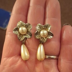 Elegant Floral Pearl Drop Earrings